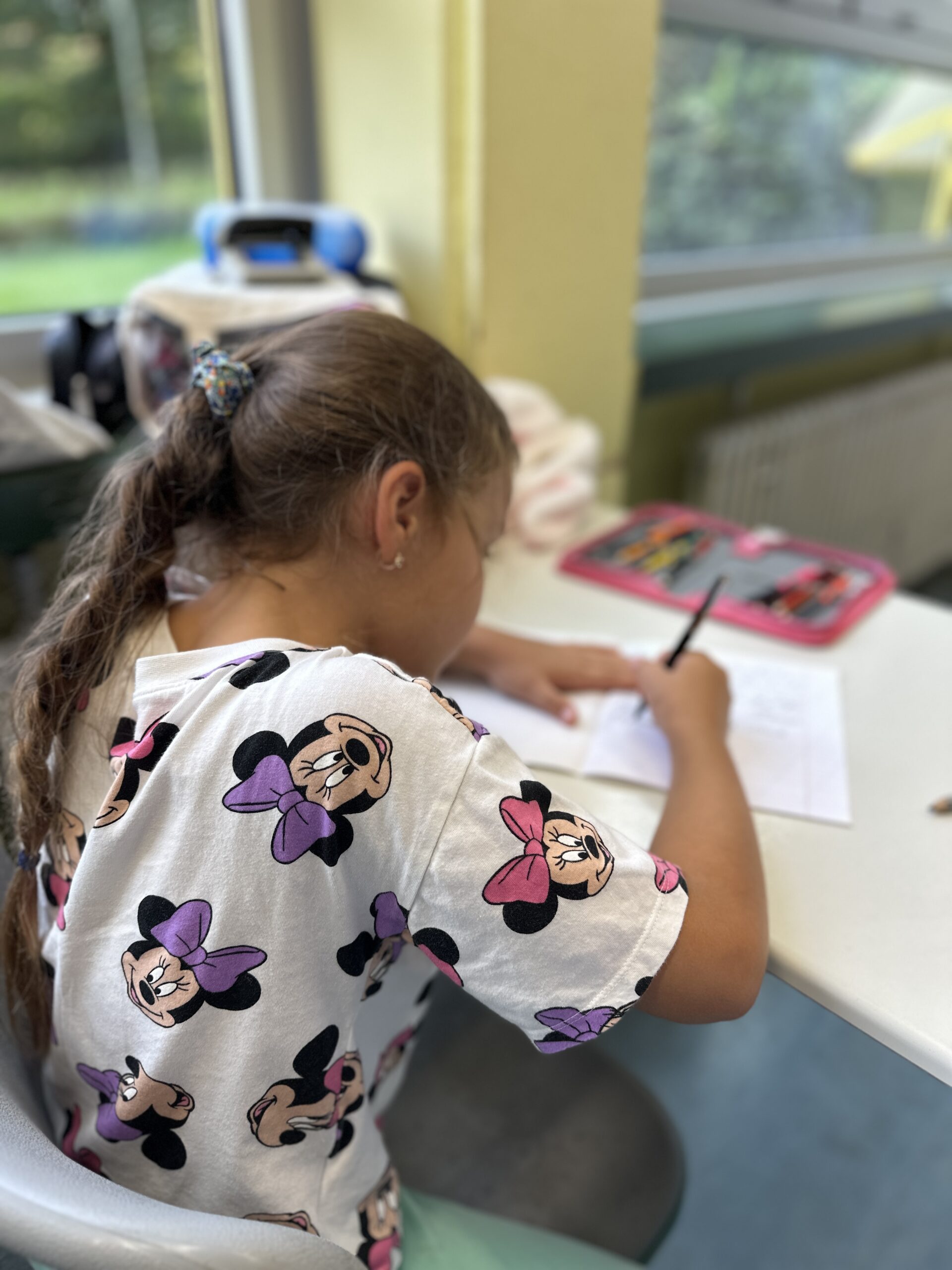 UMKA Schule, как русско-украинская школа в Германии, предоставляет уникальные возможности для русскоязычных детей, помогая им не только учиться, но и развиваться в творческой и культурной среде. Школа для русскоговорящих детей в Германии делает всё, чтобы каждый ребёнок чувствовал себя комфортно и уверенно, обогащая свои языковые и социальные навыки.